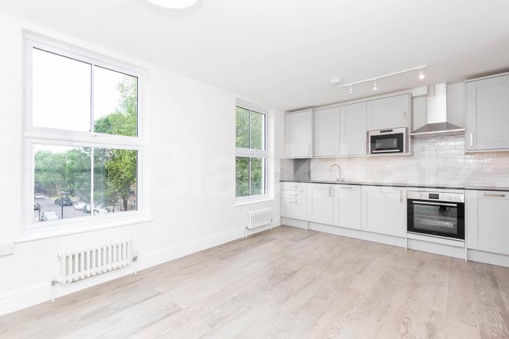 Smart and modern 1 bedroom property close to Victoria line station zone 2 Moray Road, Finsbury Park